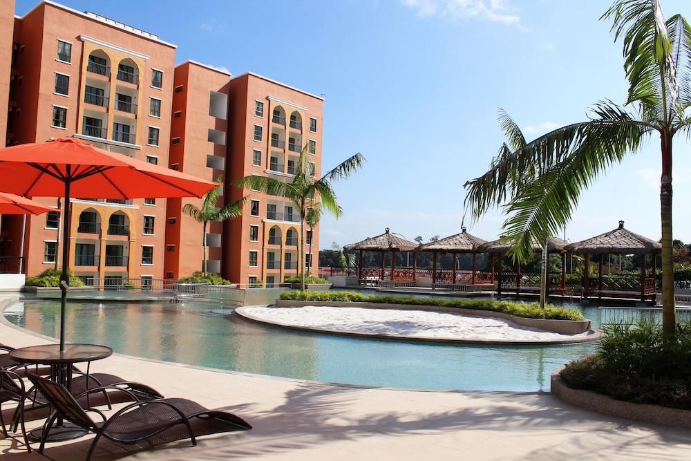 Arabian Bay Resort@ Bukit Gambang Resort City Exterior photo