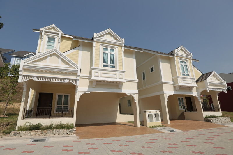 Arabian Bay Resort@ Bukit Gambang Resort City Exterior photo