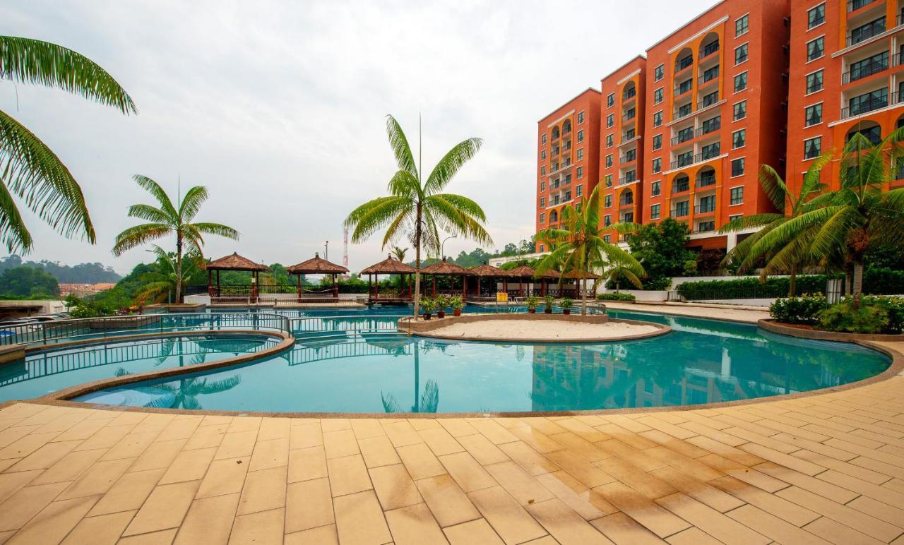 Arabian Bay Resort@ Bukit Gambang Resort City Exterior photo